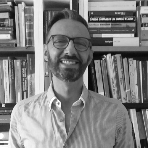 Marco Dalla Valle è biblioterapista e direttore dell'Accademia di Biblioterapia online.