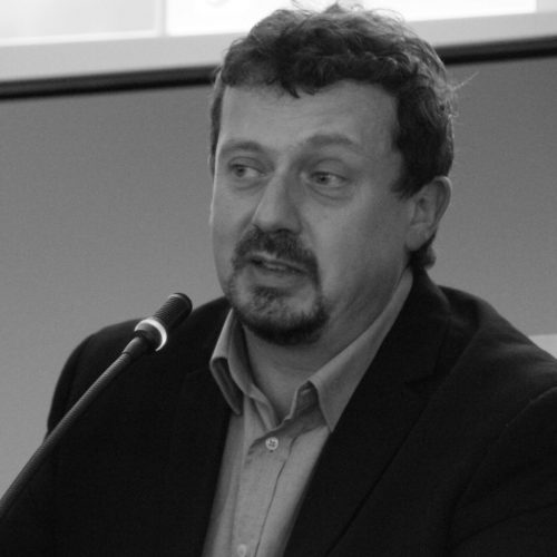 Orio Grazia è insegnante nel suopaese natale Monteforte d'Alpone e appassionato di cultura locale.