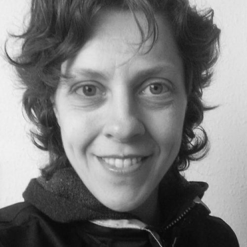 Dopo aver lavorato per una decina di anni come educatrice in asilo nido per poi dedicarsi ad attività di educatrice motoria con bambini ed adulti, Corina Benini si occupa ora di attività motoria