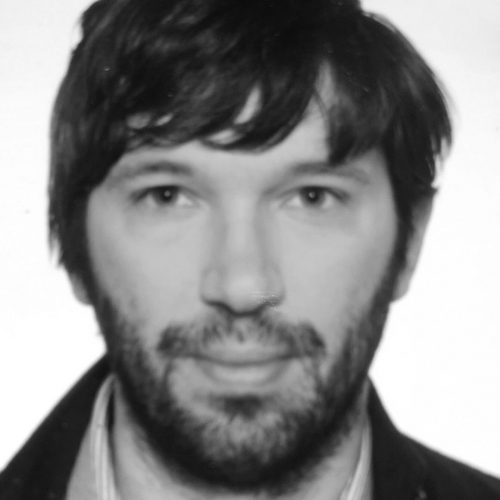 Giulio Segato si occupa principalmente di letteratura e cultura popolare statunitense – soprattutto di romanzi e film western, bellici e polizieschi – e di Cormac McCarthy.