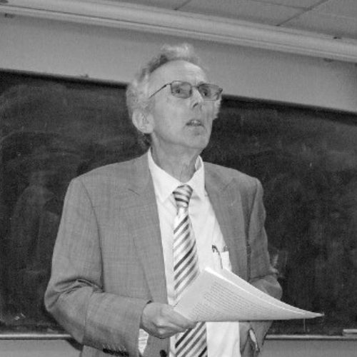 Peter Burke, fellow dell’Emmanuel College, ha insegnato storia culturale all’università di Cambridge. È noto come uno fra i maggiori storici del nostro tempo grazie ai suoi studi ormai classici sulla cultura popolare e sul Rinascimento.