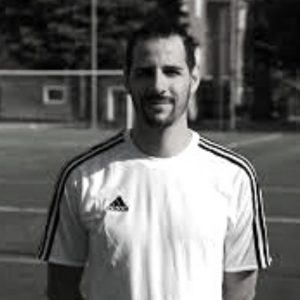 Roberto Pirovano è formatore calcistico abilitato Uefa E. Attualmente Responsabile Settore Giovanile dell'Airoldi Calcio.
