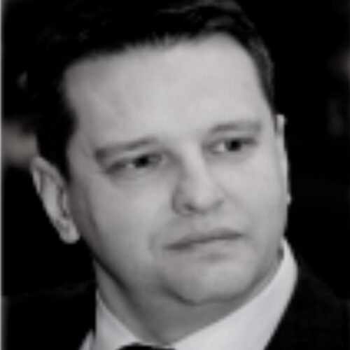 Francesco Alberti - Nel 2015 inizia la collaborazione di docenza in “Storia Internazionale” presso la Facoltà di Scienze Politiche dell’Università di Teramo. Dal 2016 collabora come docente presso la Facoltà di Storia delle Università “Magaglianska Aka demia” e "Shevchenko” di Kiev.