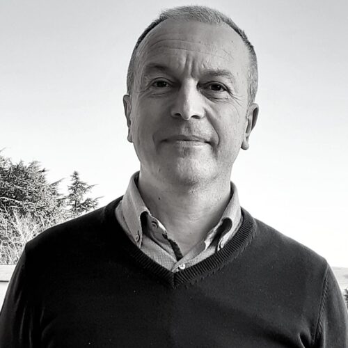 Andrea Bazzani, poeta veronese la cui poetica si esprime all'interno di un delicato equilibrio con la natura, nemica e complice insieme.